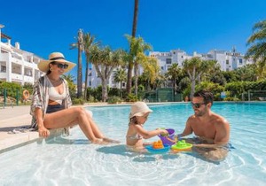 VACATION MARBELLA I Central Puerto Banus Apt, 24-7 Security, a minute from the Marina, The Sea and Luxury Shopping in Marbella