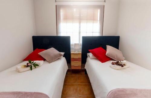 Roda Apartment | Ático con terraza-solárium y piscina 4-6 personas WIFI A/C