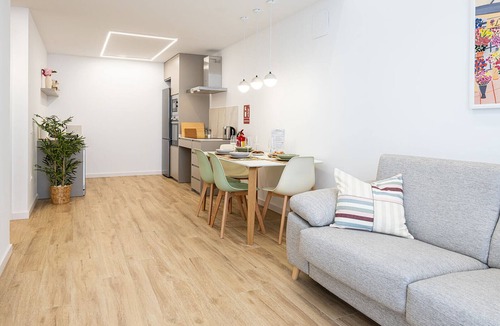 Sant Antoni Apartment | 1 Dazzling apartment near city center, modern and airy!