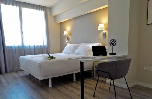 Castanos Hotel | 4 Pet-Friendly Bilbao Units w/Kitchen & Dining Area | Near Zubizuri Bridge
