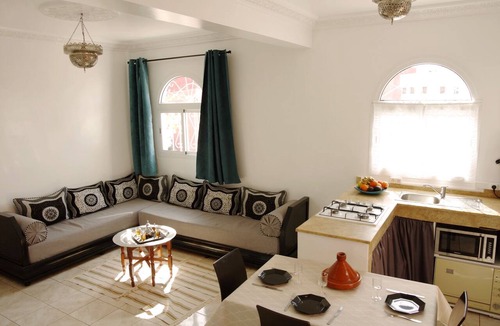 Tamraght Apartment | 5 min from beach, flat terrace sea view ideal family/surfeur typical Berber village