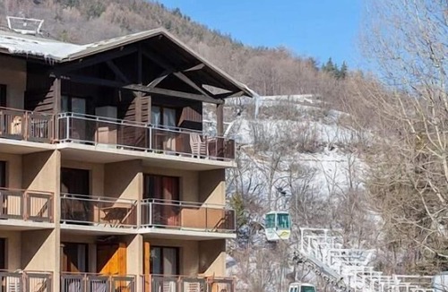 Briancon Apartment | 50m from ski slopes, 2nd floor, balcony, tv, ski locker, 40m², Serre Chevalier