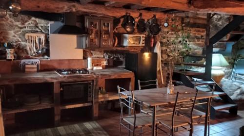 Castro Caldelas House | A Brava