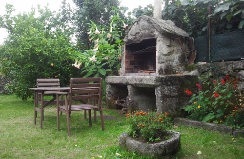 Ponte Caldelas House | A FULL-SIZED house with a fenced-in property, a garden, and a barbecue. OCTOBER 85€/noche