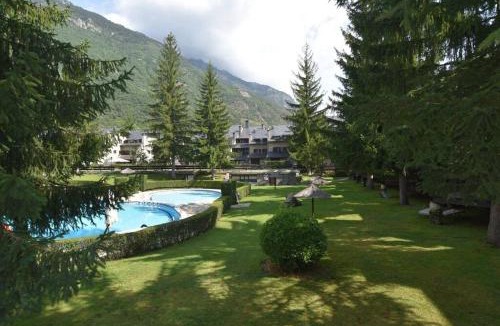 Linsoles Apartment | Acogedor apartamento de montaña con jardín y piscina - VU-HUESCA-23-182