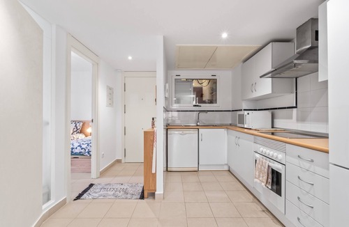 Flamenca Beach Apartment | Apartment 'El Rincon Soleado' with Shared Pool, Wi-Fi and Air Conditioning