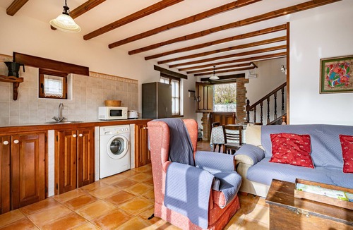 Santianes de Ola House | Apartment 'Fresnu' with Mountain Views, Private Terrace and Wi-Fi