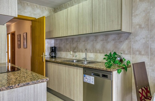 L'Escala Apartment | Apartment 'La Cargolera' with Sea View, Balcony and Wi-Fi