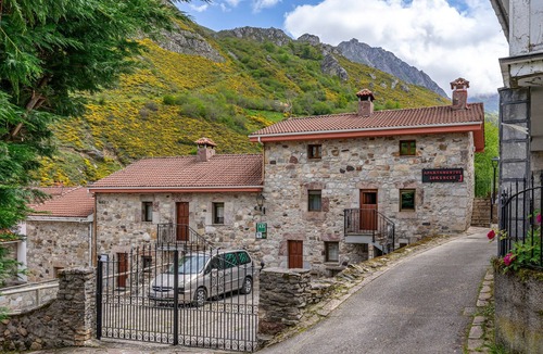 Caunedo House | Apartment 'Lorences C' with Mountain View