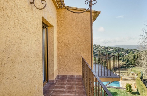 Begur Apartment | Apartment 'Residencial 2º 1ª' with Private Terrace, Balcony and Wi-Fi