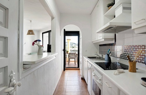 Atlanterra Apartment | Apartment "Semifrontal con vistas Zahara" Near the Beach with Sea View, Pool & Wi-Fi