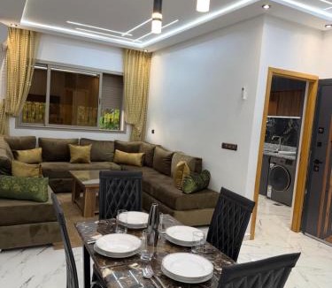 Azrou Apartment | Appartement 3 chambres, Clim, wifi, Netflix, cuisine équipée