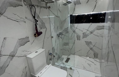 Azrou Apartment | Appartement 3 chambres, Clim, wifi, Netflix, cuisine équipée