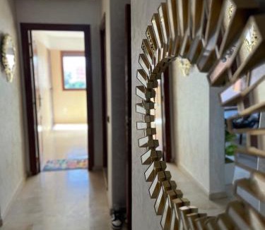 El Hara Apartment | Appartement lumineux de 2 chambres à Guéliz, près de la Plaza, avec parking gratuit