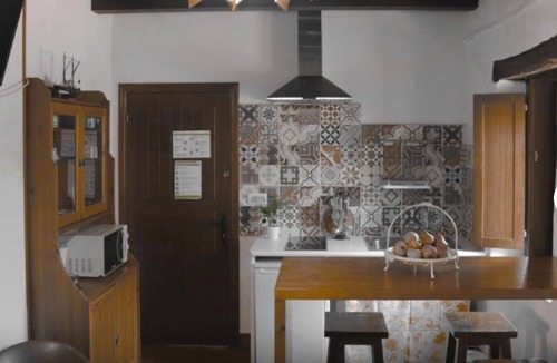 Deba Apartment | 'Arbil' Studio with Mountain Views, Private Garden and Wi-Fi