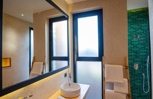 Moulay Bouzarqtoune Hotel | Baberrih