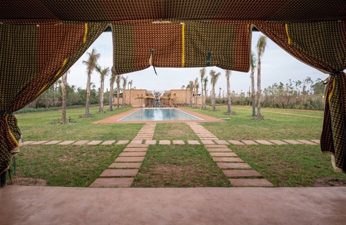 Annakhil House | Beautiful estate - for very large groups - Palm grove