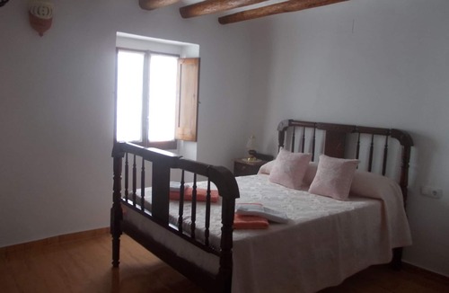 Godall Cottage | BEAUTIFUL HOUSE IN VILA-LARGA GODALL Hutte -002870 complete house offer 120 eur