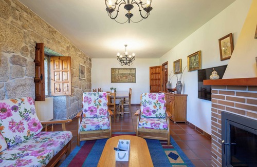 Areas Bed & Breakfast | Bed and Breakfast 'Casa Rectoral Habitacion Triple 2' with Shared Pool, Shared Terrace and Wi-Fi