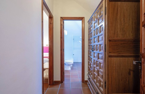 Areas Bed & Breakfast | Bed and Breakfast 'Casa Rectoral Habitacion Triple 1' with Mountain View, Shared Pool and Wi-Fi