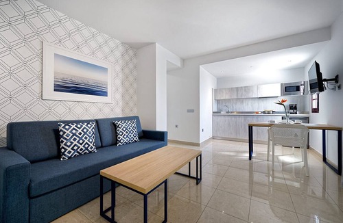 Castillo Caleta de Fuste Hotel | Broncemar Beach