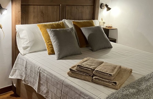 Vilallonga de Ter Apartment | Can Roc, the small apartment in Muntanya. Ideal for parelles, wrapped in nature