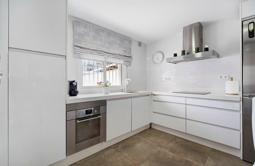Rota Apartment | Casa Blanca Apartment with Private Terrace, Balcony and Wi-Fi