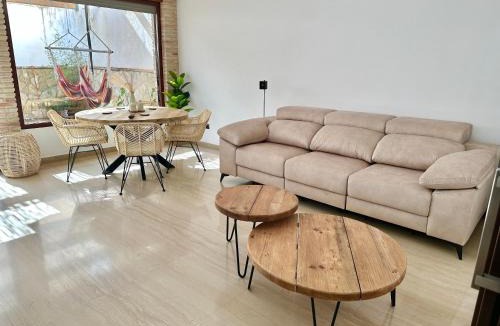Corbera House | Casa con jacuzzi y piscina con vistas al castillo
