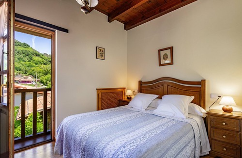Santianes de Ola House | Casa la Xerra with Spectacular Views