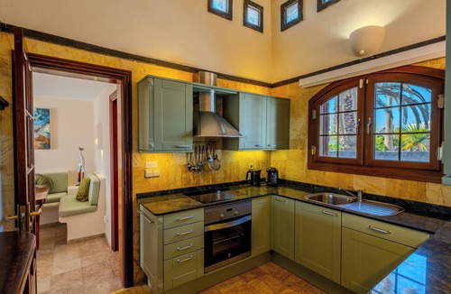 Montana Roja Villa | Casa Palana has been tailored to provide Adults Only guests the ultimate in luxury! Pool and hot tub