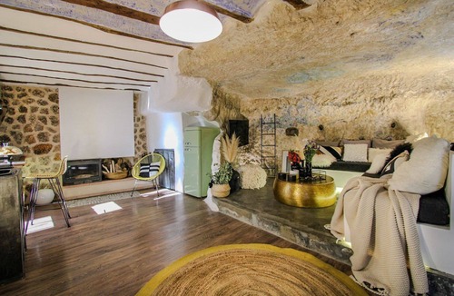 Jorquera Hotel | Cave Villa GROTTA (Cave Hotel Lomas de Ruvira)