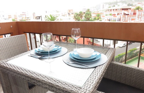 Puerto de la Cruz Apartment | Central Loft in Puerto de la Cruz with Wifi and close to Playa Jardín