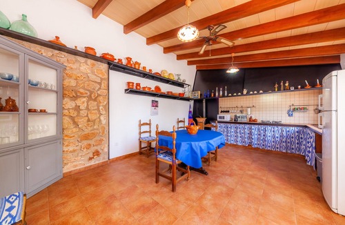 Llubi Villa | Charming Holiday Home "Son Sitges" with Terrace, Fans, and Wi-Fi