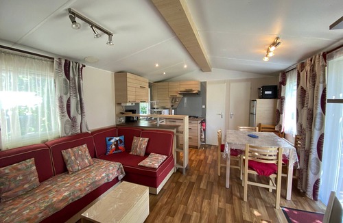 Fouras House | Charming Mobile Home Near North Beach in Fouras - 3 Bedrooms, Sleeps 6, Fully Equipped Kitchen