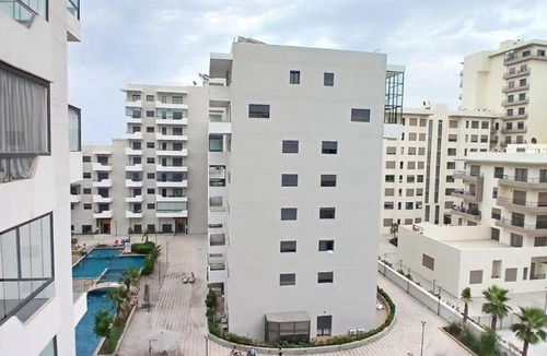 Ain Harrouda Apartment | Chic Appt Vue Piscine & walk to beach - Zénata Eco-City Casa