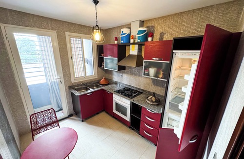 Cite Al Mohammadi Apartment | Chic Designer Apartment with Pool Access