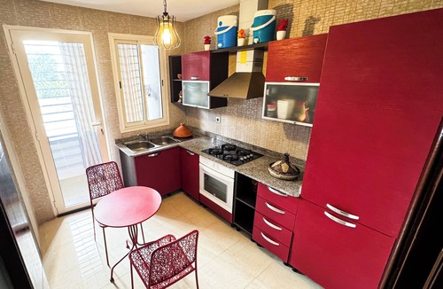Cite Al Mohammadi Apartment | Chic Designer Apartment with Pool Access