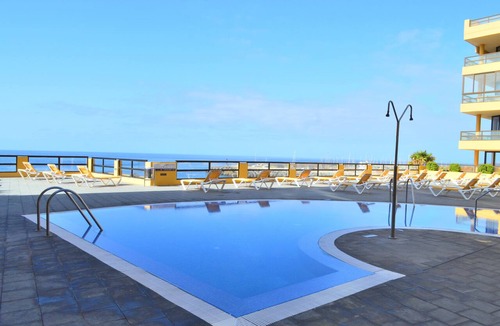 San Miguel de Abona Apartment | Comfortable apartment with private solarium, WiFi and heated swimming pools