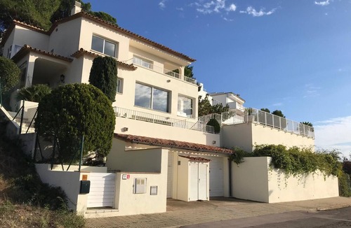 L'Escala Villa | Comfortable villa in Punta Montgó with spectacular views, pool and garden