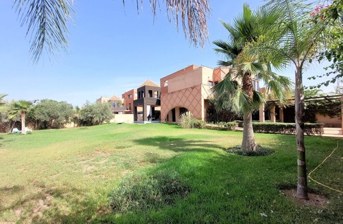 Annakhil Villa | Comfortable villa with large garden and private swimming pool