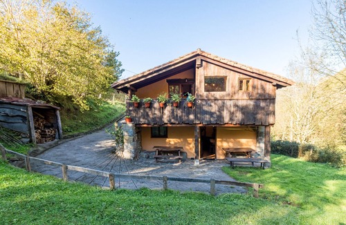 San Roque de Riomiera House | Country House 'La Hirriria' with Mountain View, Private Terrace and Private Garden