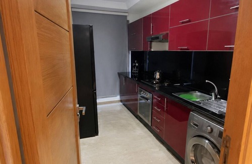 Casablanca Apartment | Emplacement idéal, 2 ch, 2 SDB, fibre, IPTV, parking privé & salle sport