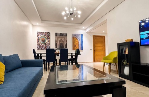 Casablanca Apartment | Emplacement idéal, 2 ch, 2 SDB, fibre, IPTV, parking privé & salle sport