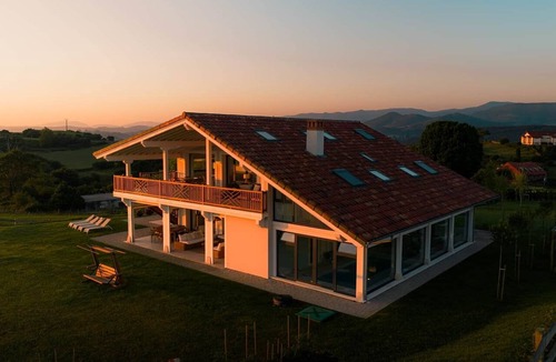 San Vicente de la Barquera House | Espectacular Casa en un Alto con Vistas al Cantábrico y Picos de Europa