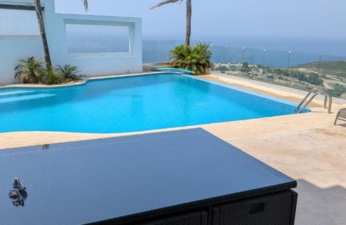 Mnar Villa | Exclusive luxury villa private pool avec trois chambres et deux salons and garden mnar