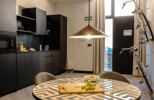 Badajoz Old Town Apartment | Fire tree - The suite