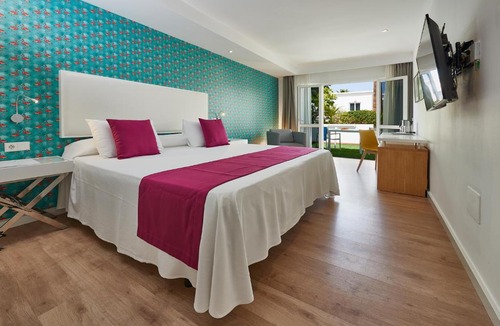 San Eugenio Hotel | Flamingo Beach Mate
