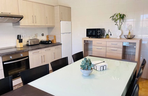 Vilanova Ski Chalet | FOGAR DE AROUSA 3 minutes from the beaches, garden, barbecue, swimming pools, playground, children's playground.