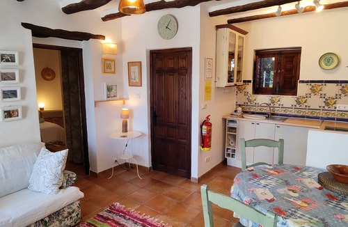Portugos House | Garden apartment in the heart of the countryside, close to local villages.