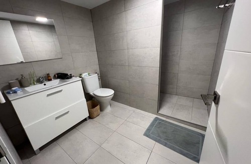 Biescas House | Habitaciones Para 9 Personas en Centro de Biescas